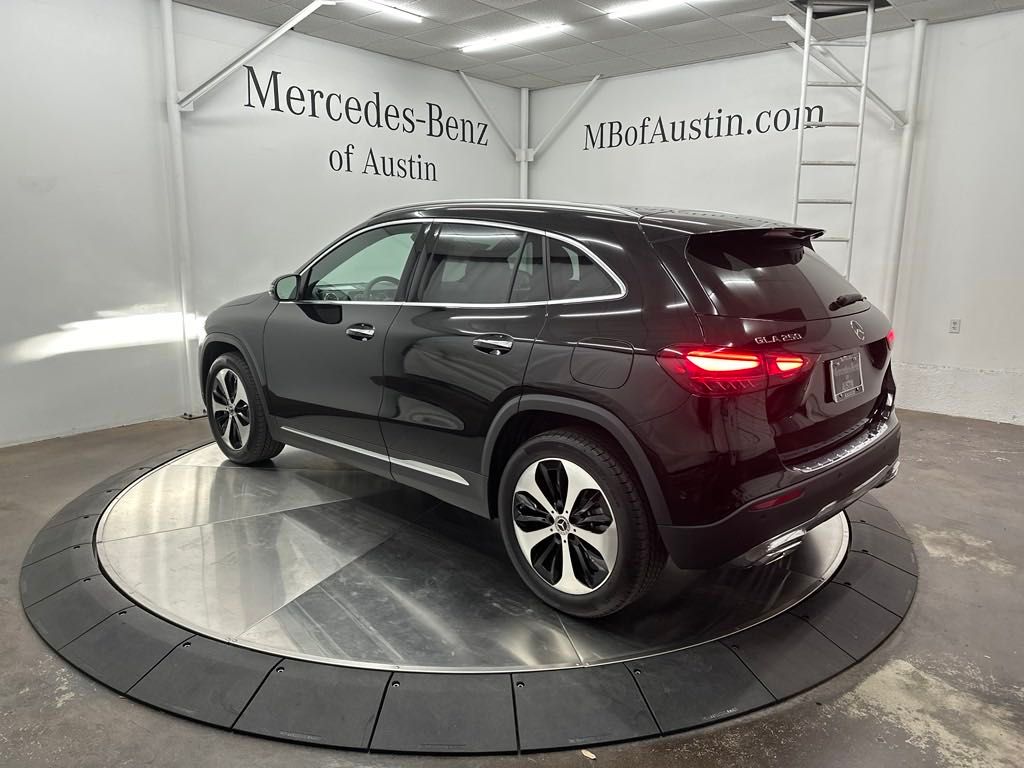 2025 Mercedes Benz GLA 250 photo 4