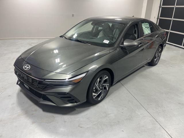 2025 Hyundai Elantra Limited photo 3