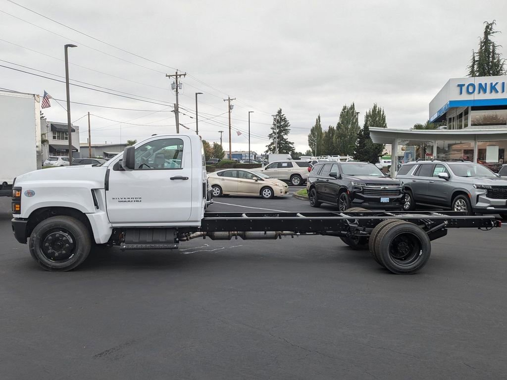 2024 Chevrolet Silverado 5500HD Work Truck photo 3
