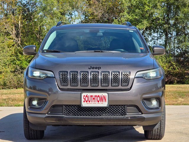 Used 2019 Jeep Cherokee Altitude with VIN 1C4PJMLBXKD490023 for sale in Indianola, IA