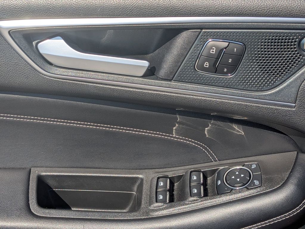 2024 Ford Edge Titanium photo 11
