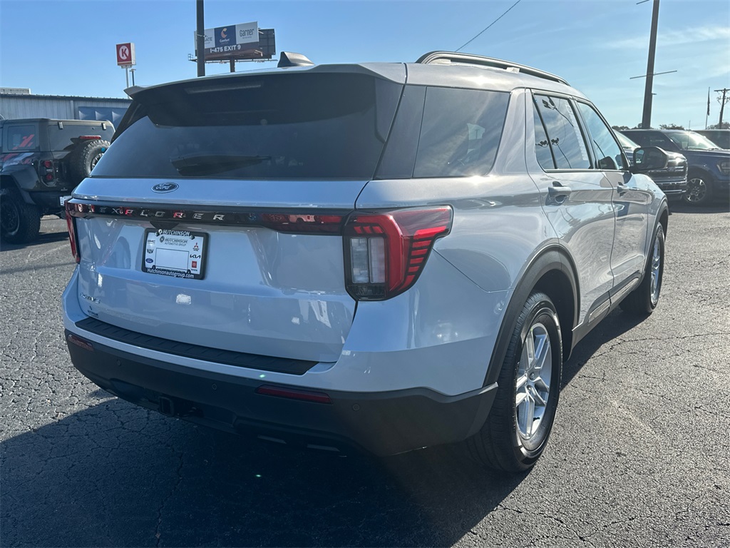 2026 Ford Explorer photo 2