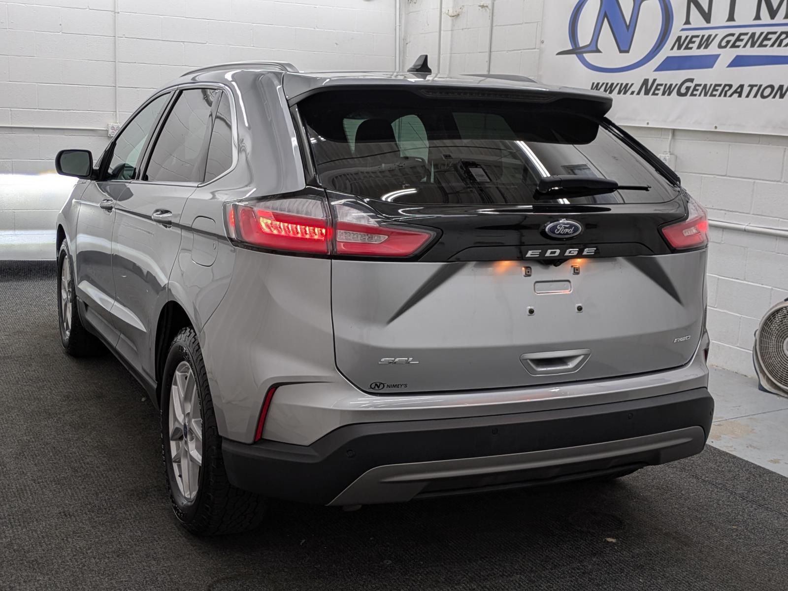 2021 Ford Edge SEL photo 17