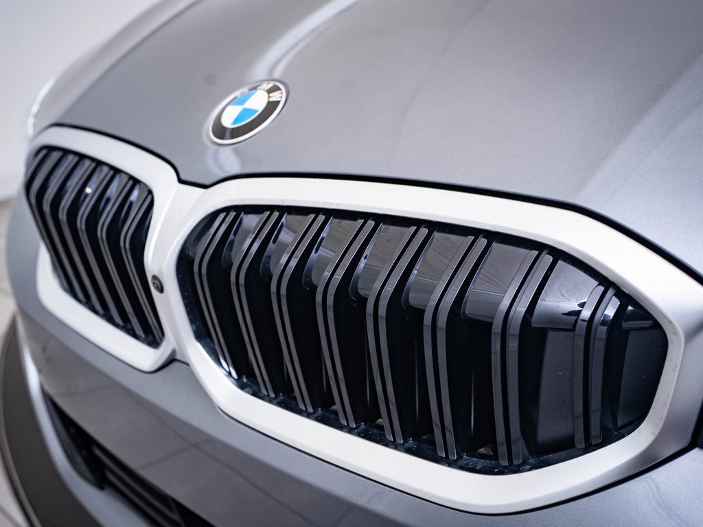 2025 Bmw 330i xDrive Sedan photo 3