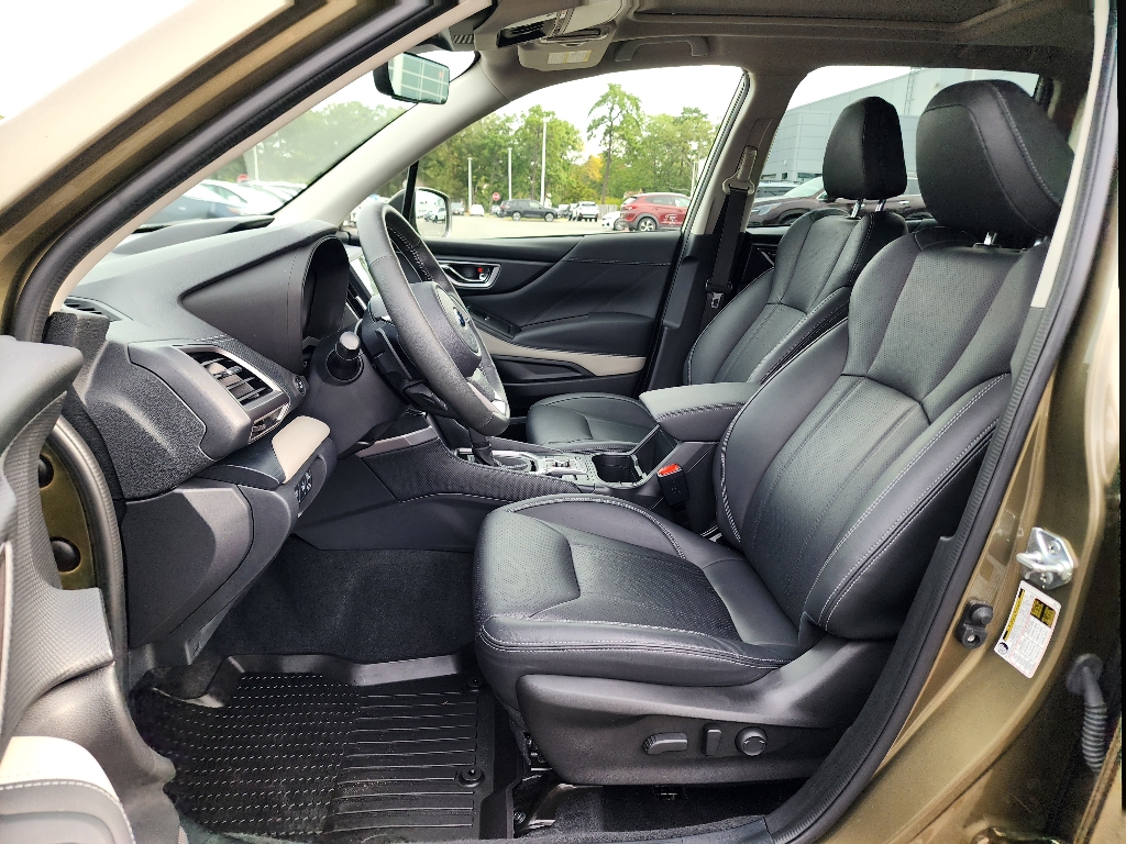 2022 Subaru Forester Limited photo 24