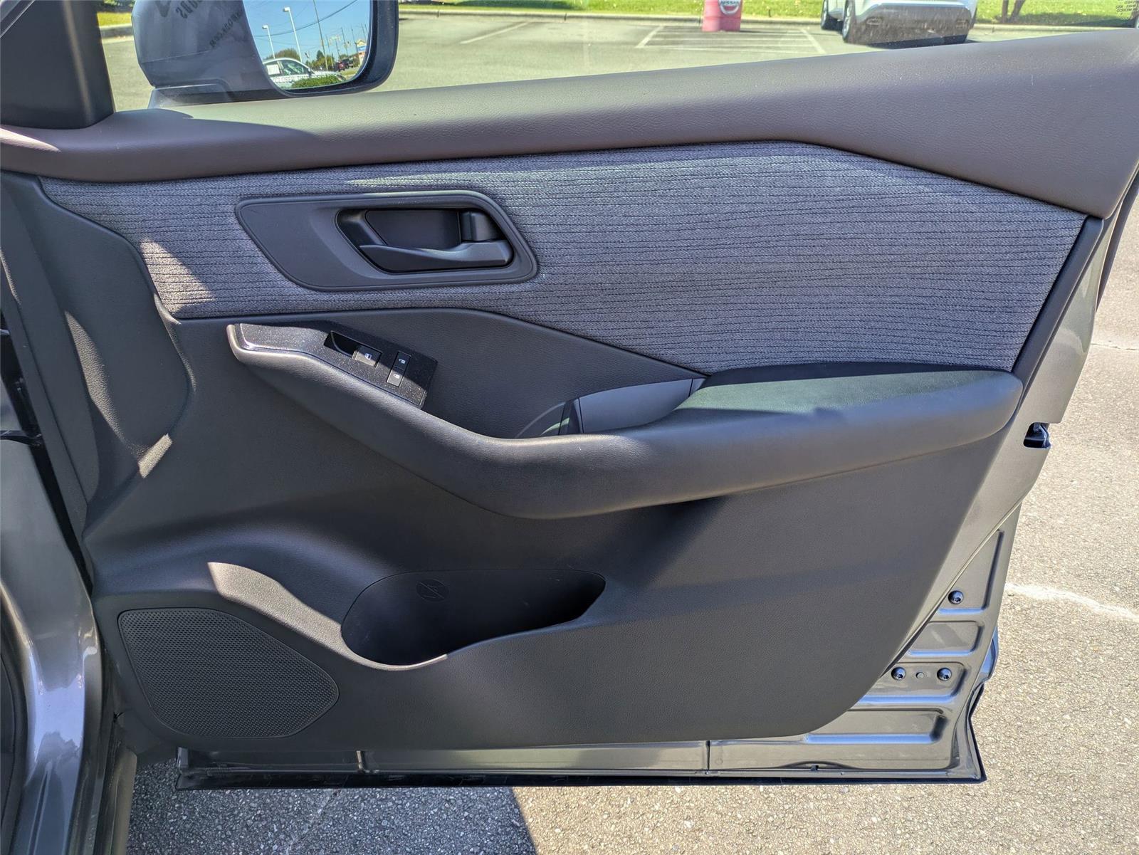 2023 Nissan Rogue S photo 26