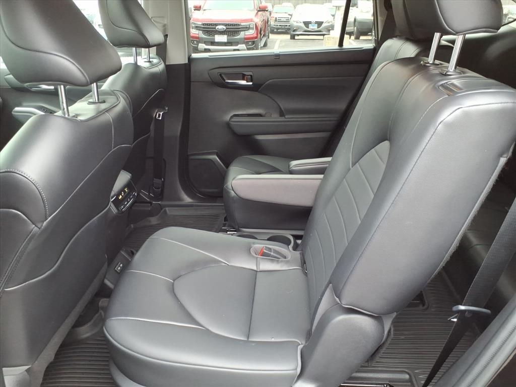 2022 TOYOTA HIGHLANDER - Image 12