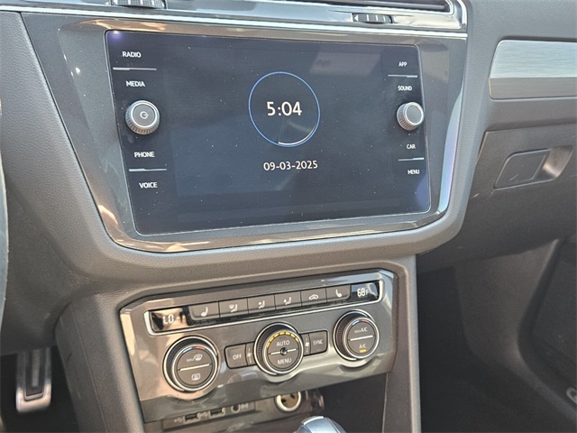 2020 Volkswagen Tiguan SE R-Line Black photo 17