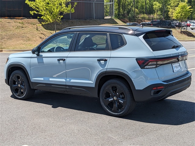 2025 Volkswagen Taos SE photo 4