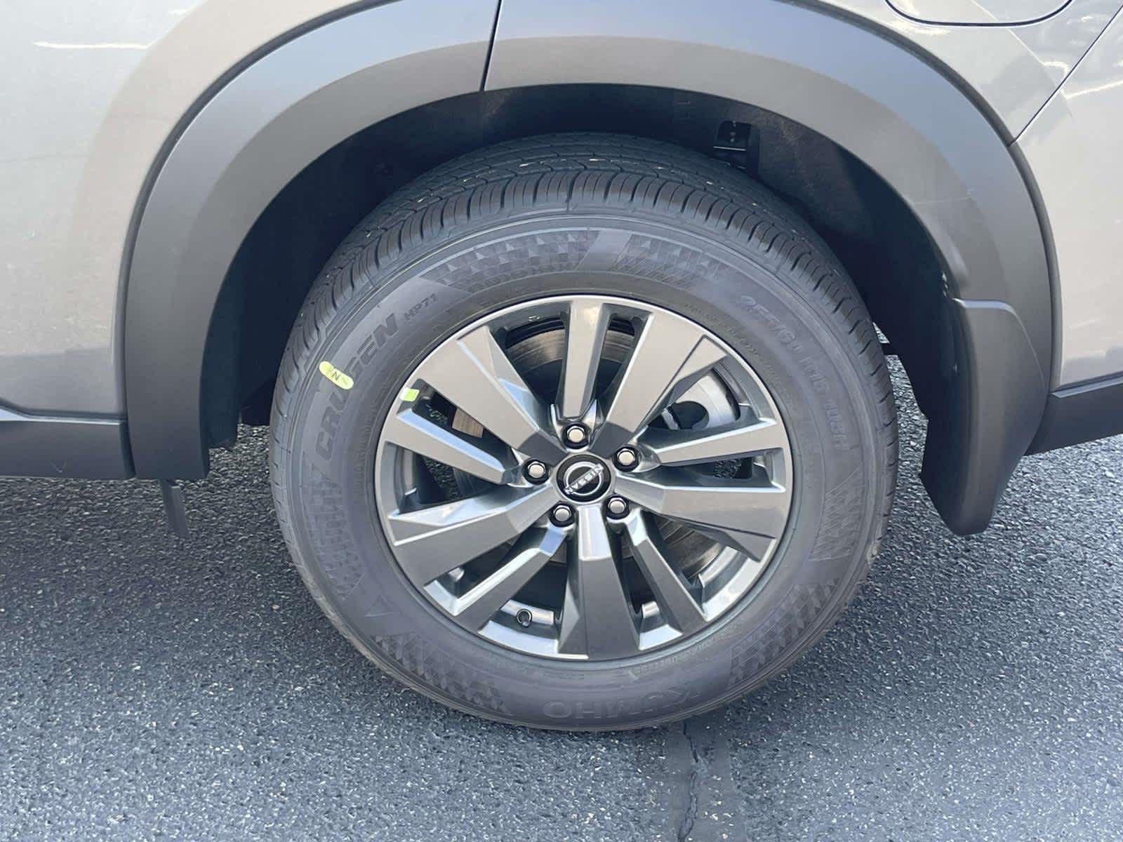 2025 Nissan Pathfinder SV photo 10