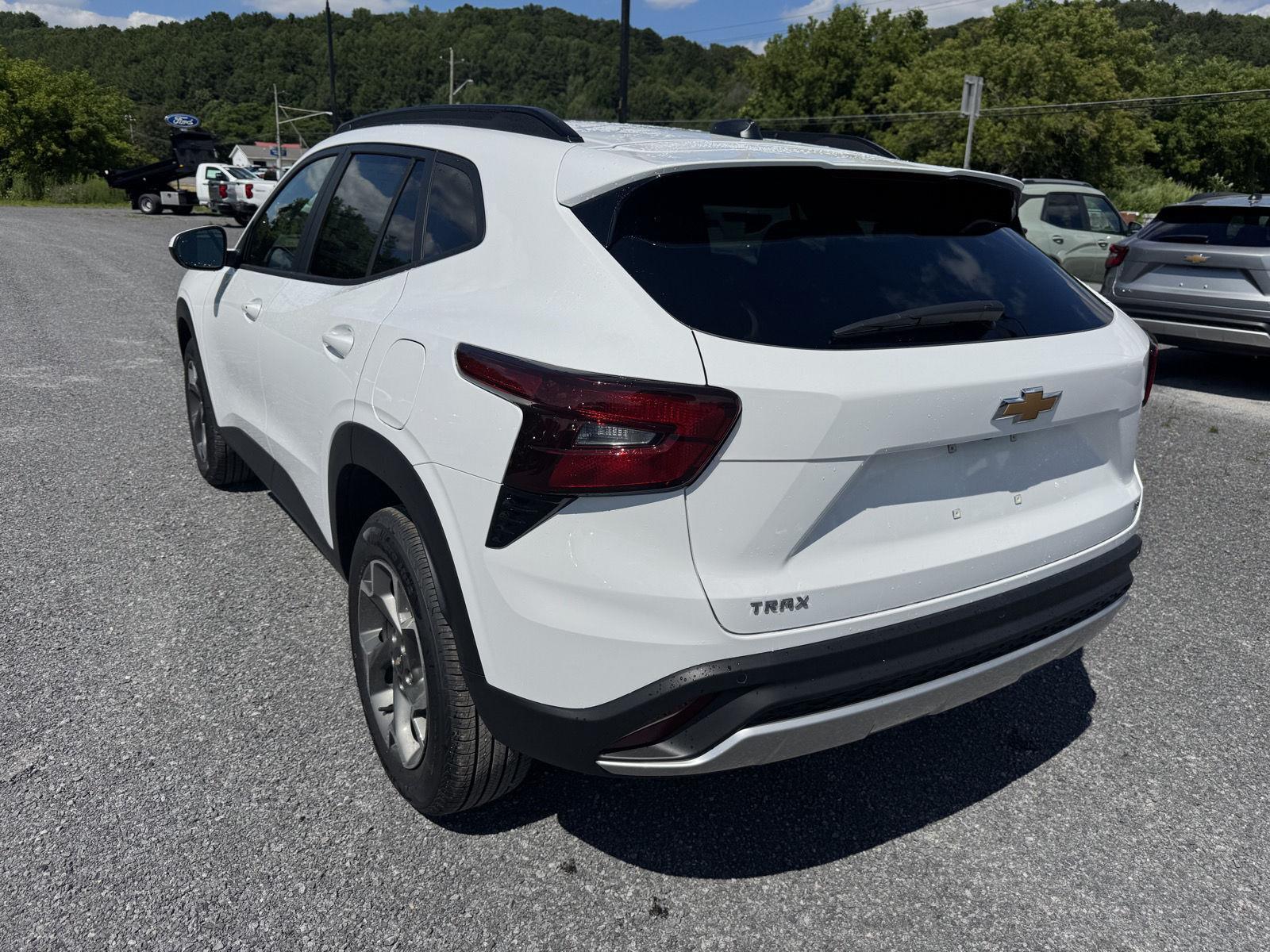 2025 Chevrolet Trax LT photo 3