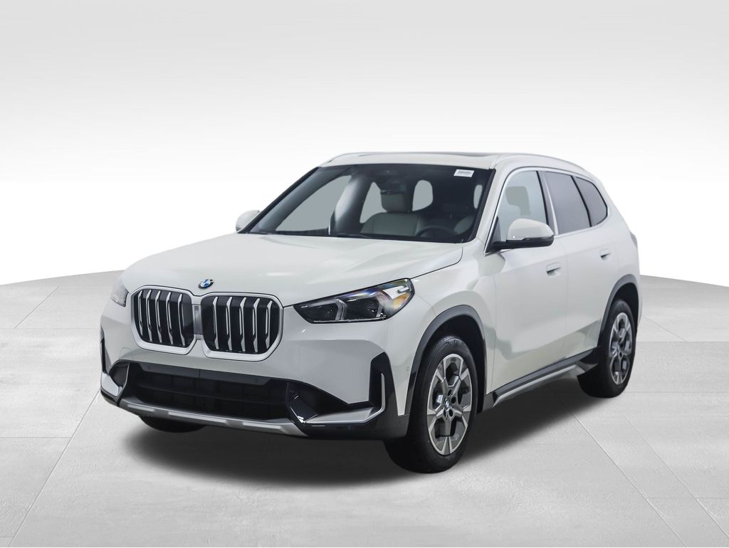 2025 BMW X1 28i's photo