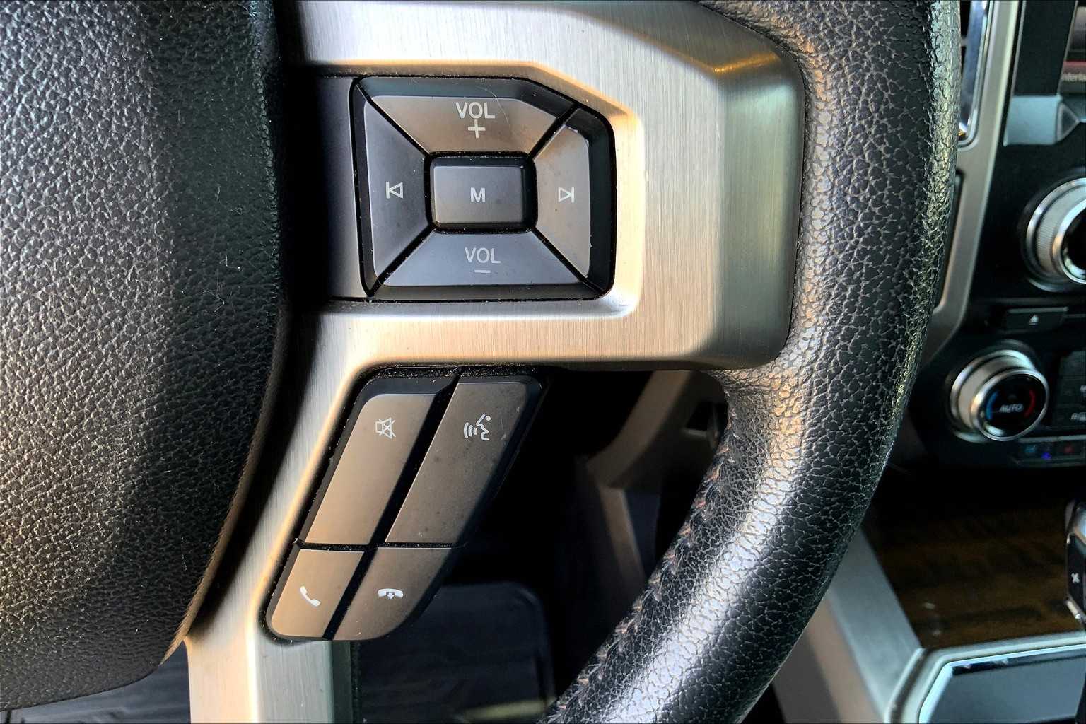 2015 Ford F-150 Platinum photo 22