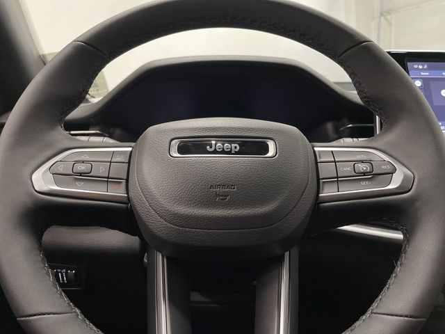 2025 Jeep Compass Latitude photo 16