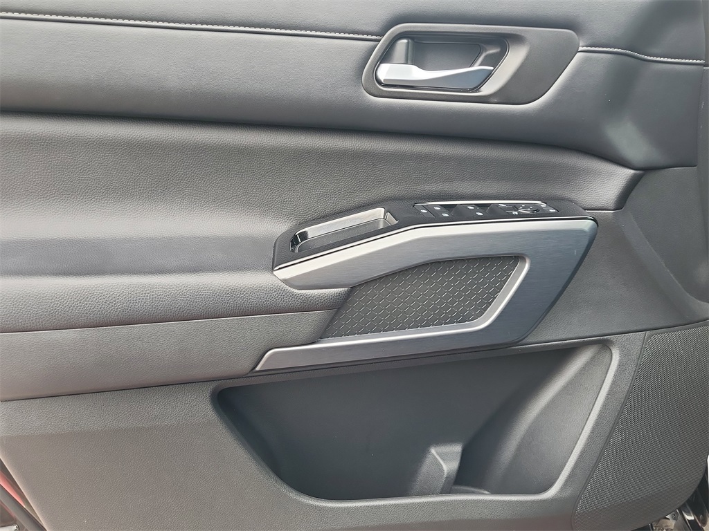 2023 Nissan Pathfinder SL photo 7