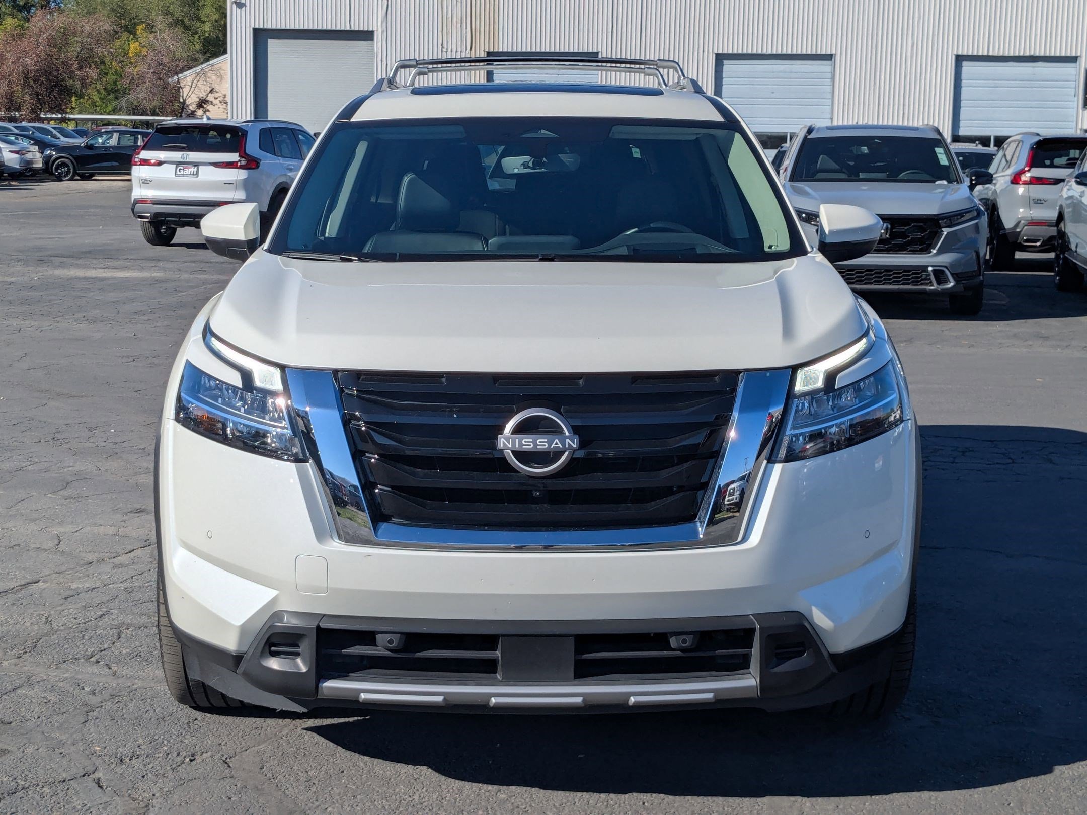 2023 Nissan Pathfinder Platinum photo 8