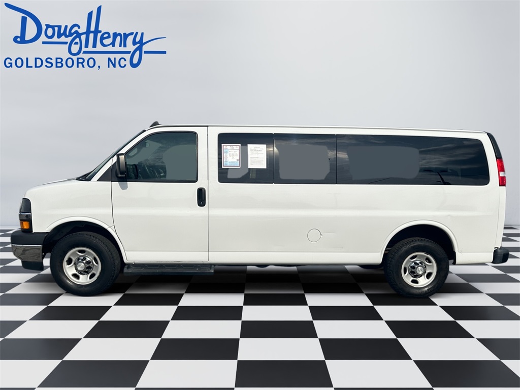 2020 Chevrolet Express Passenger 3500 photo 2