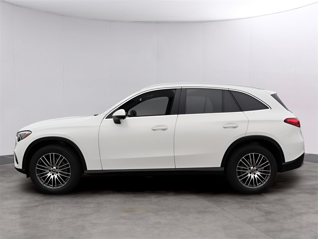 2026 Mercedes Benz GLC 300 4MATIC photo 3