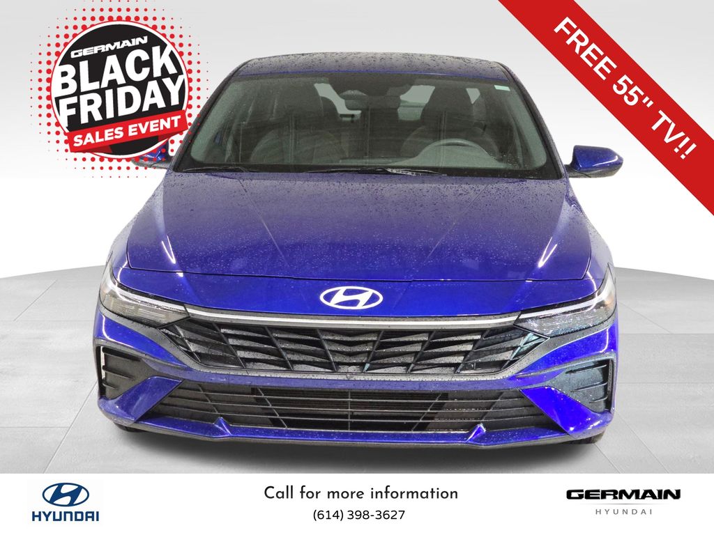 2024 Hyundai Elantra SEL photo 3