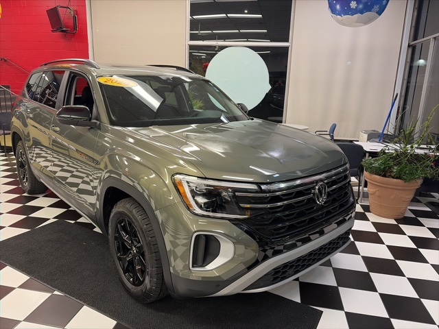 2024 Volkswagen Atlas Atlas Peak Edition's photo