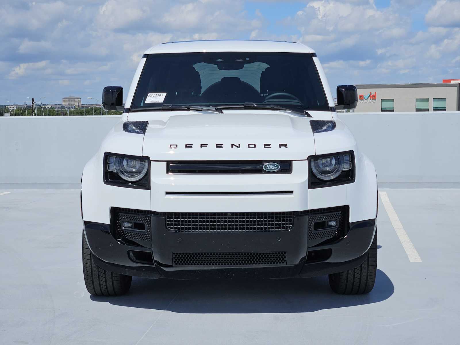 2025 Land Rover Defender 110 X-Dynamic SE photo 2