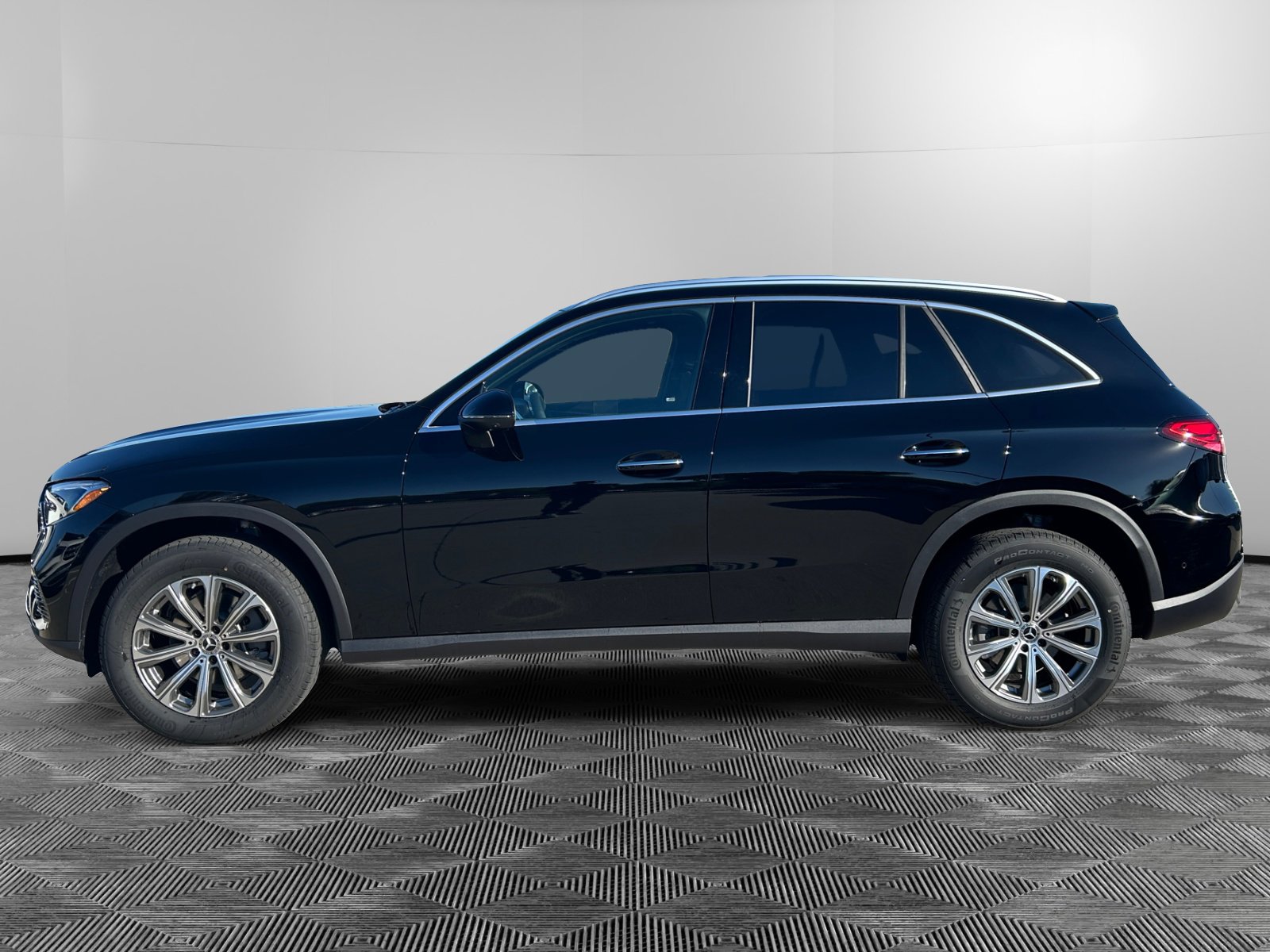 2026 Mercedes Benz GLC 300 4MATIC photo 2