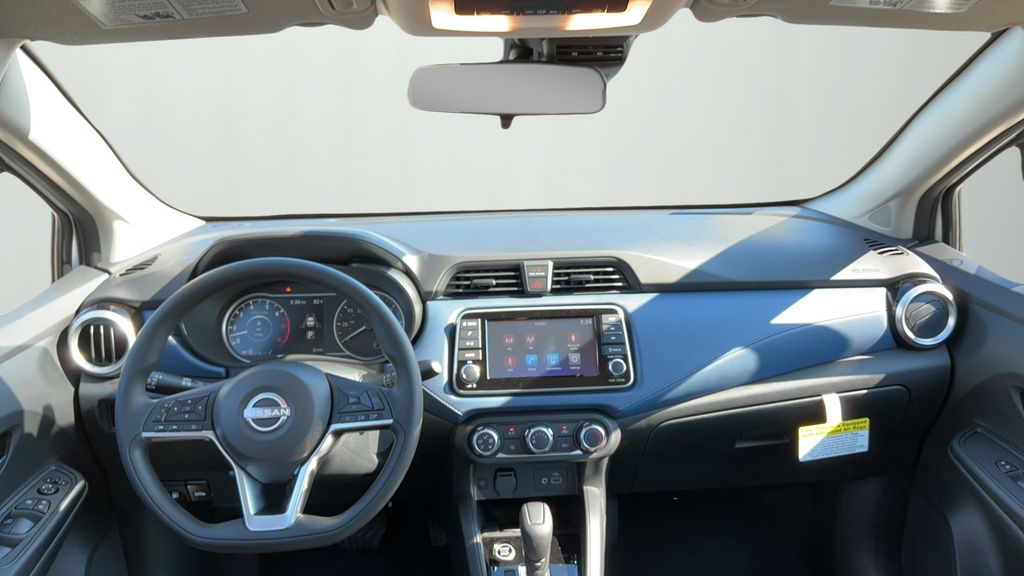 2025 Nissan Versa 1.6 SV photo 18