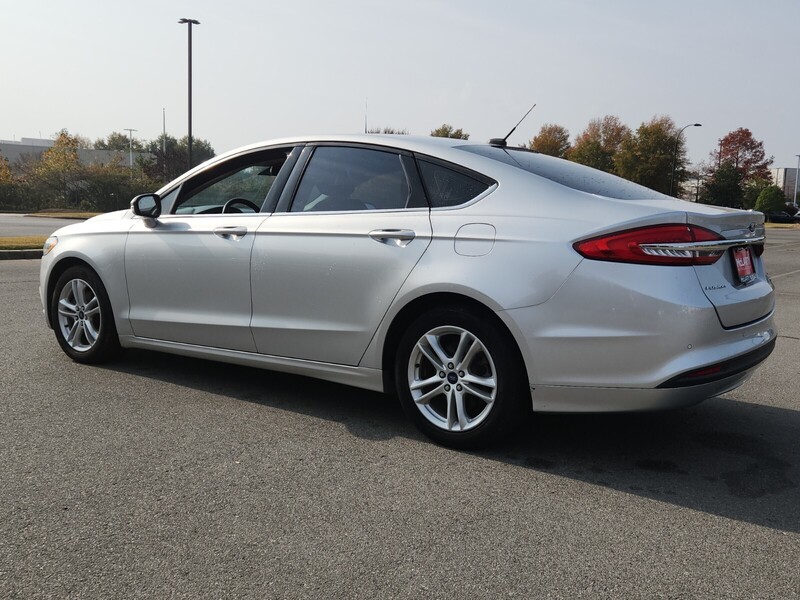 2018 Ford Fusion SE photo 4