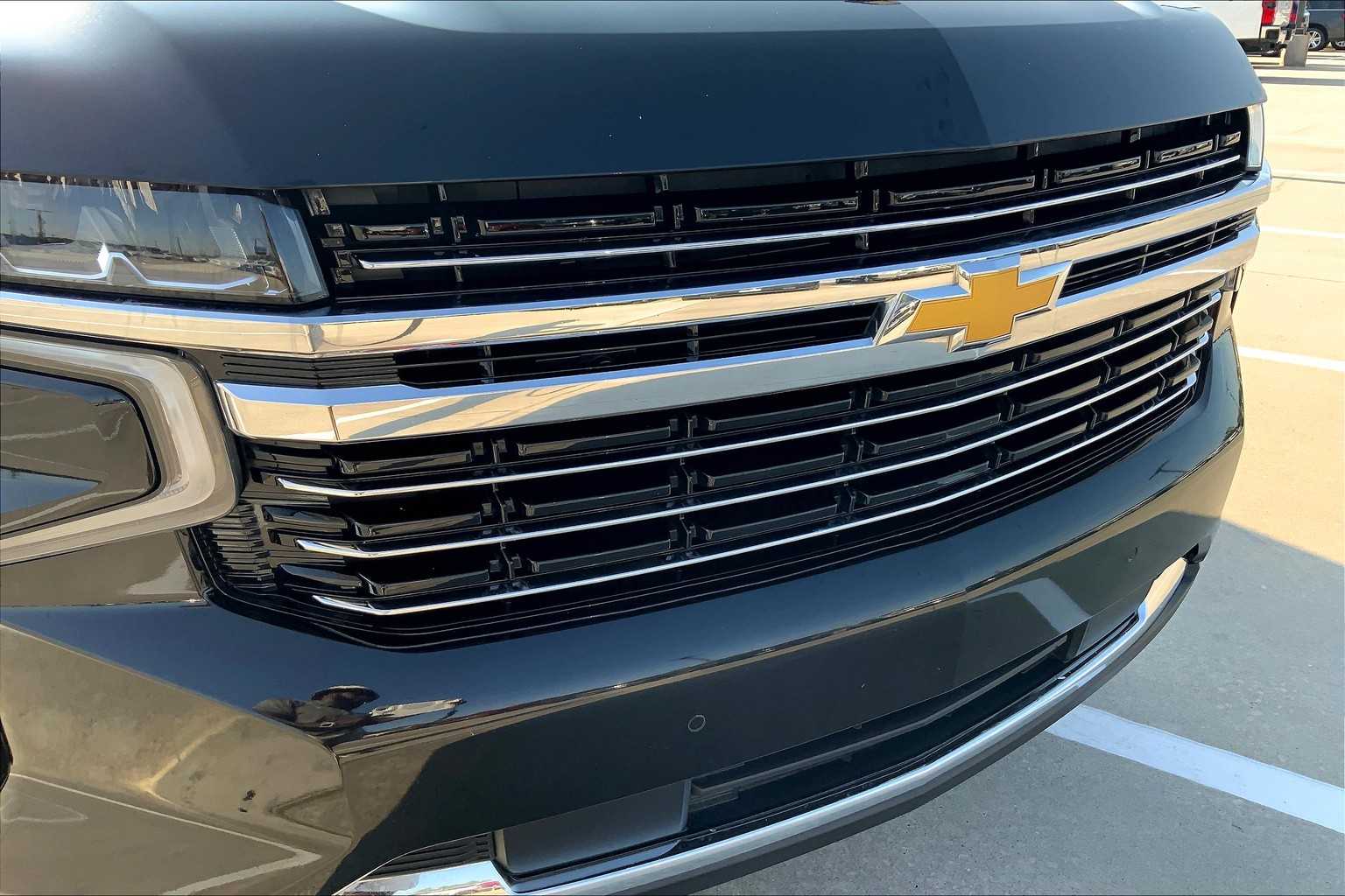 2024 Chevrolet Suburban LT photo 27