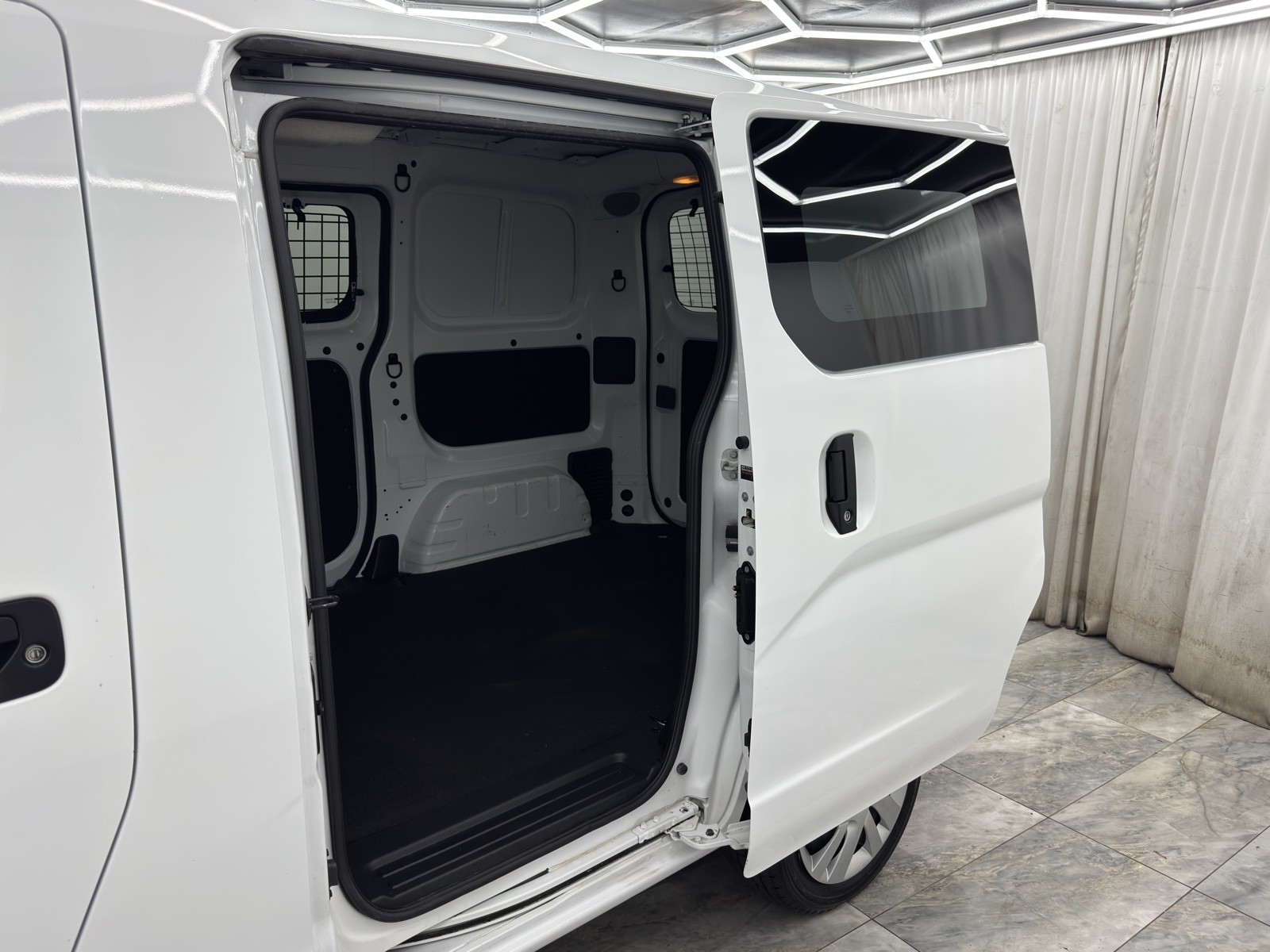 2021 Nissan NV200 SV photo 9