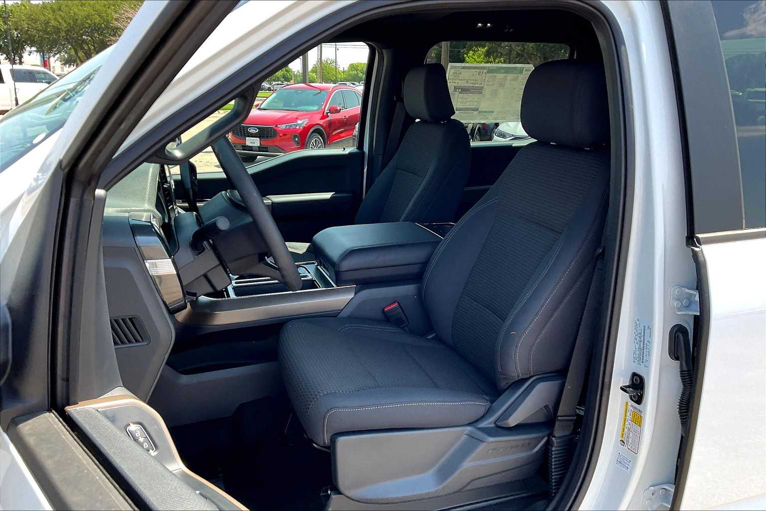 2025 Ford F-150 STX photo 9