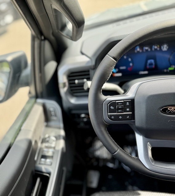 2025 Ford F-150 XLT photo 17