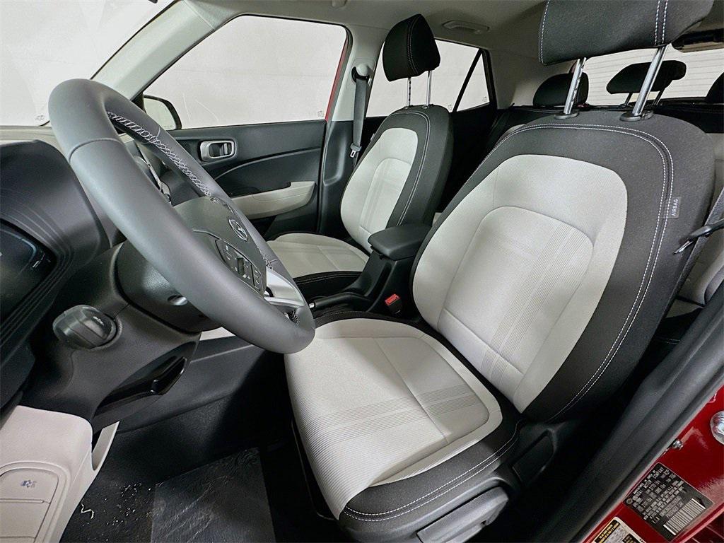 2025 Hyundai Venue SEL photo 10