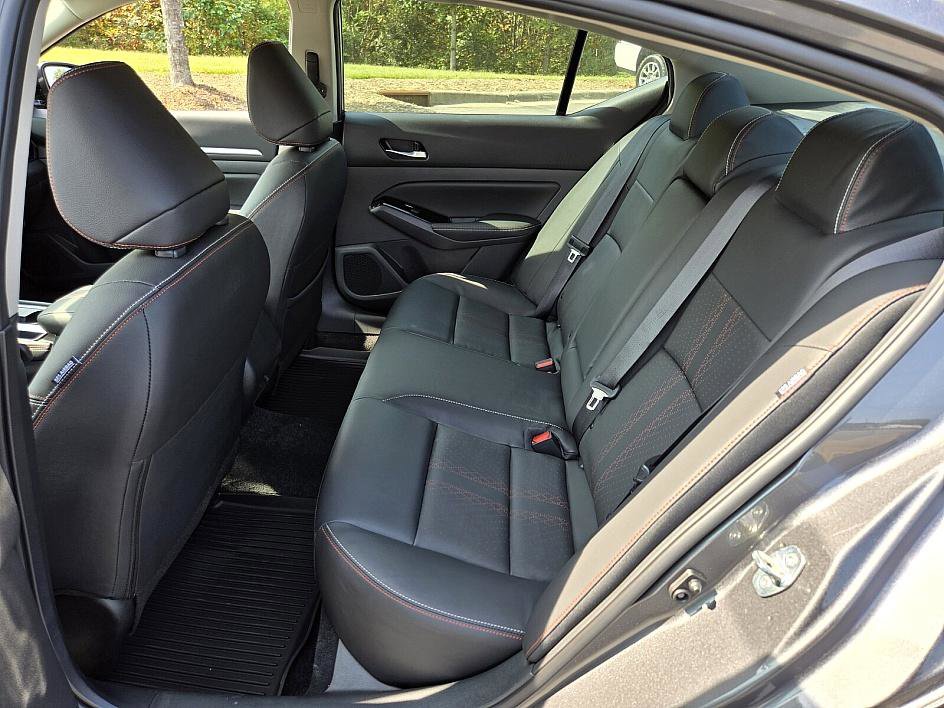 2025 Nissan Altima SR photo 12