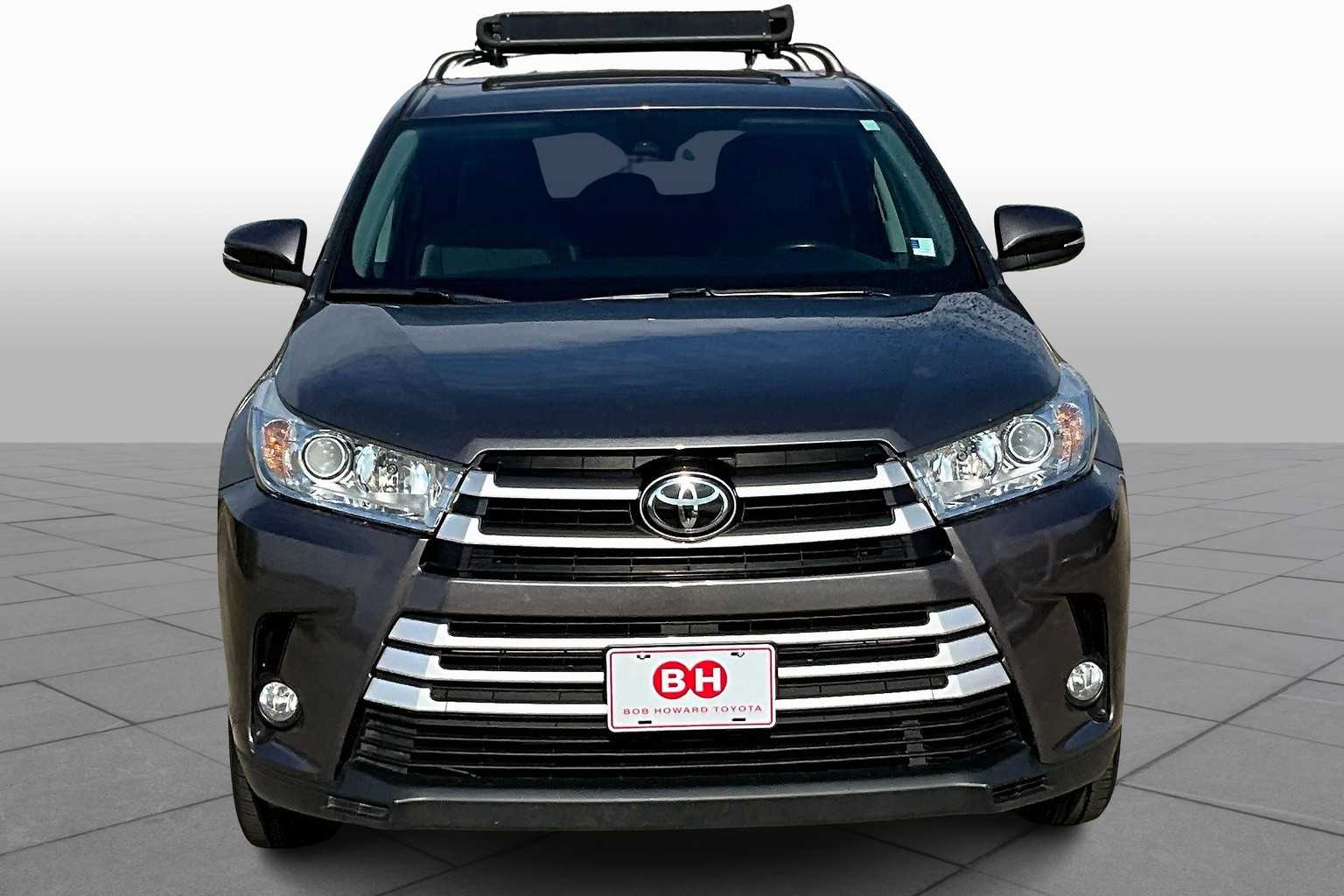 2017 Toyota Highlander LE Plus photo 3