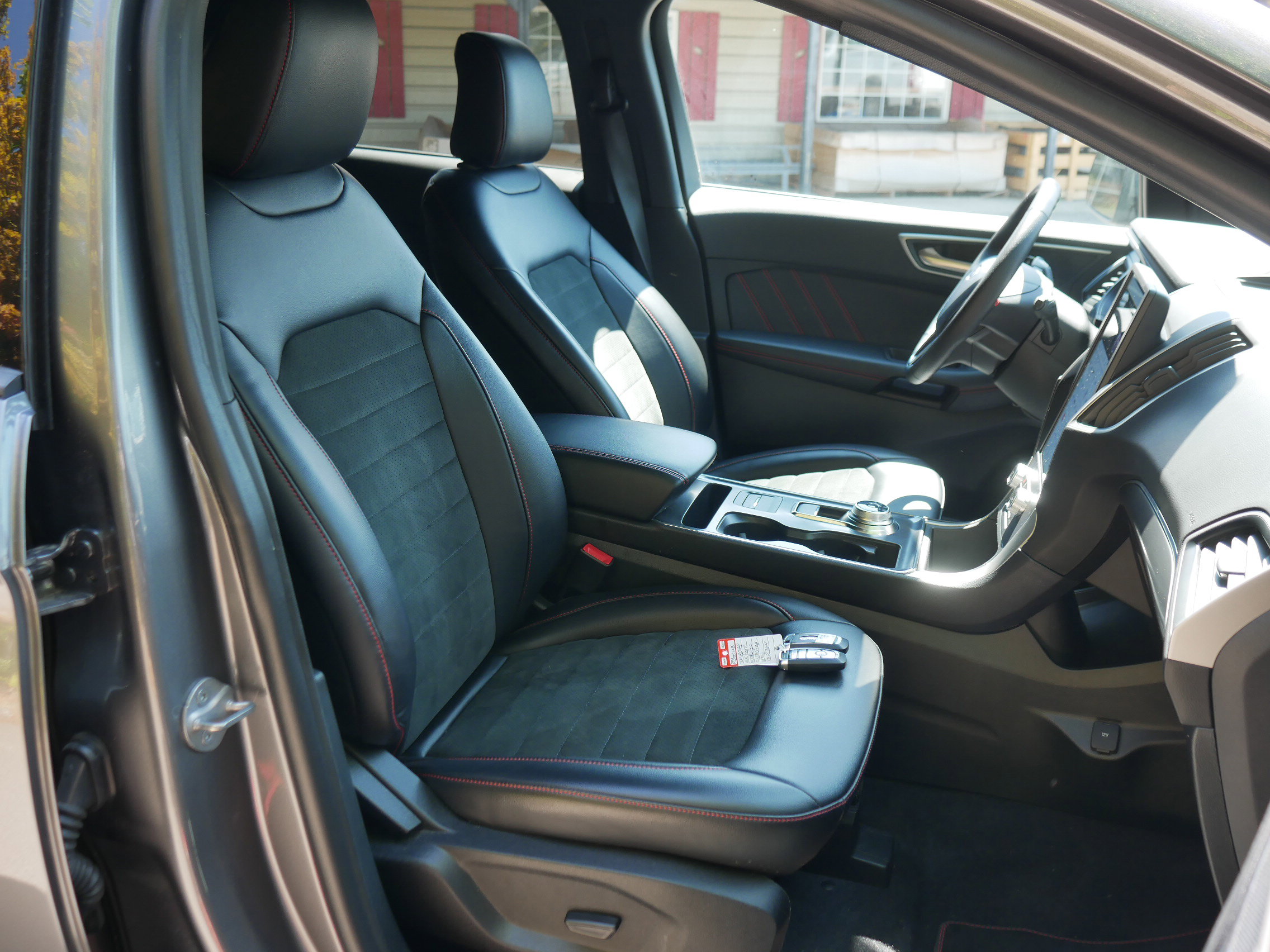 2024 Ford Edge ST-Line photo 26