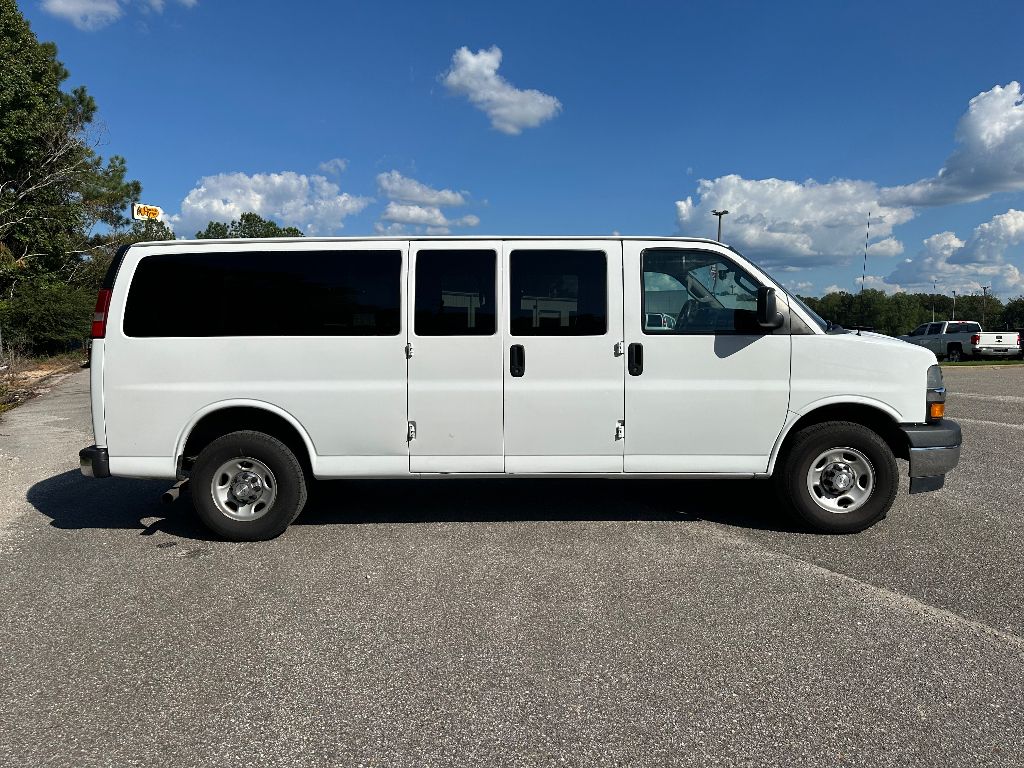2019 Chevrolet Express Passenger 3500 LT photo 10