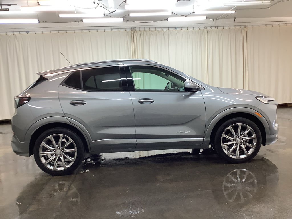 2024 Buick Encore GX Avenir photo 2