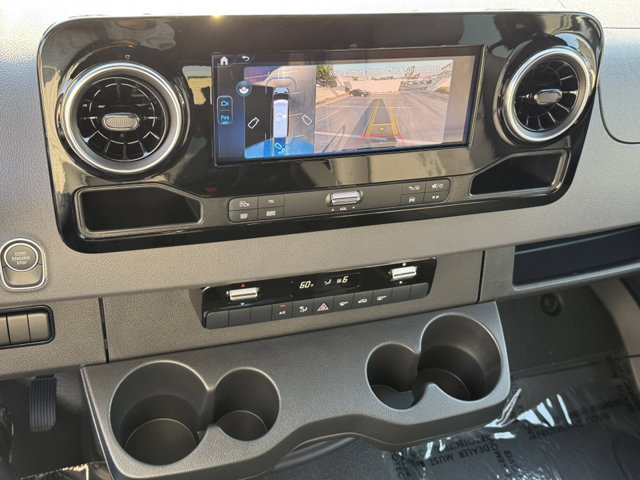 2025 Mercedes Benz Sprinter 2500 photo 9