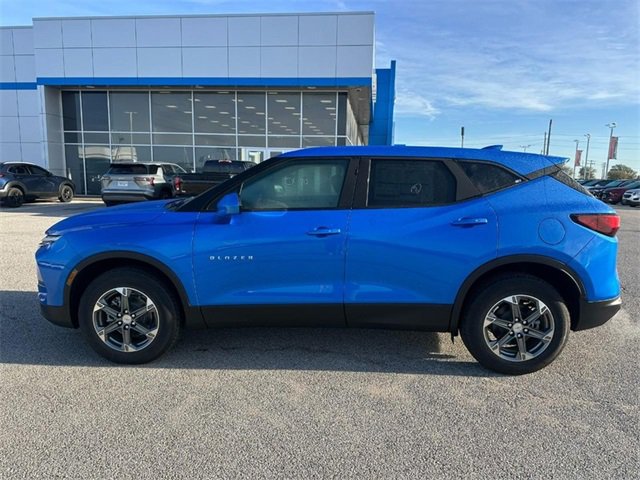 2025 Chevrolet Blazer 2LT photo 2