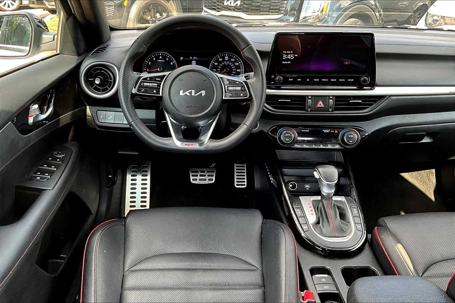2023 Kia Forte GT photo 5