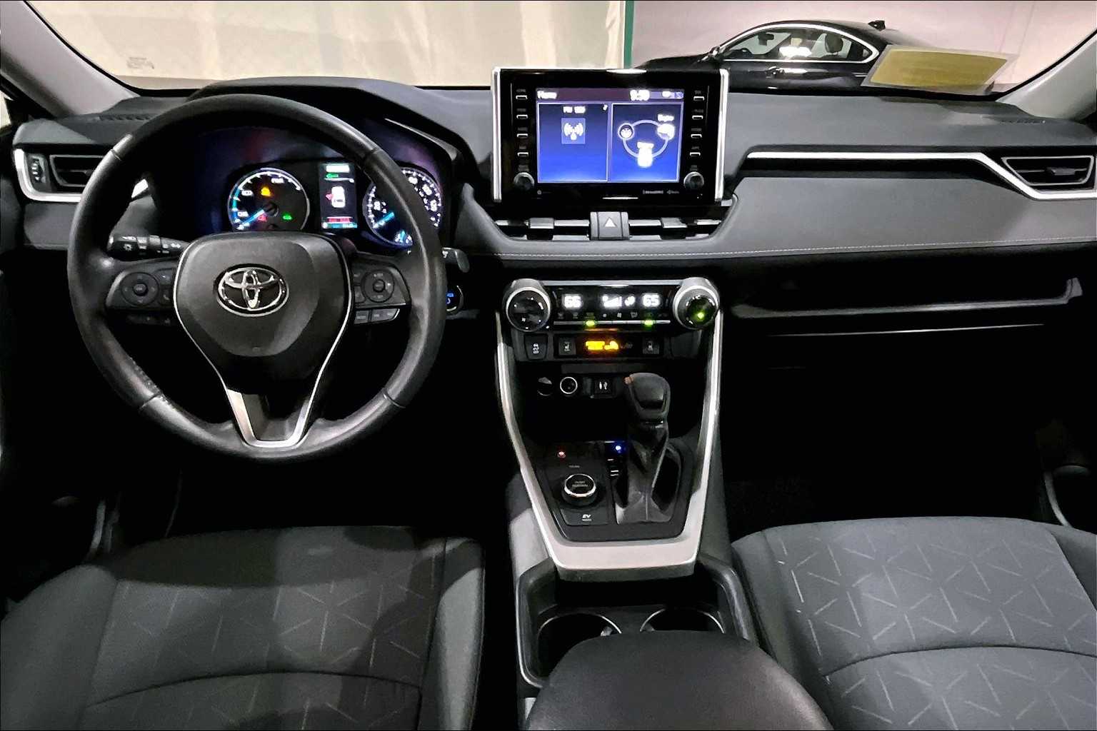 2019 Toyota RAV4 Hybrid XLE photo 14
