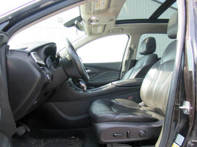 2020 Buick Envision Essence photo 3