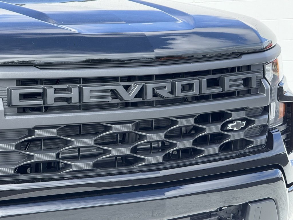2026 Chevrolet Silverado 1500 Custom photo 3