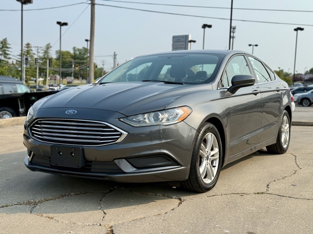 2018 Ford Fusion SE photo 2