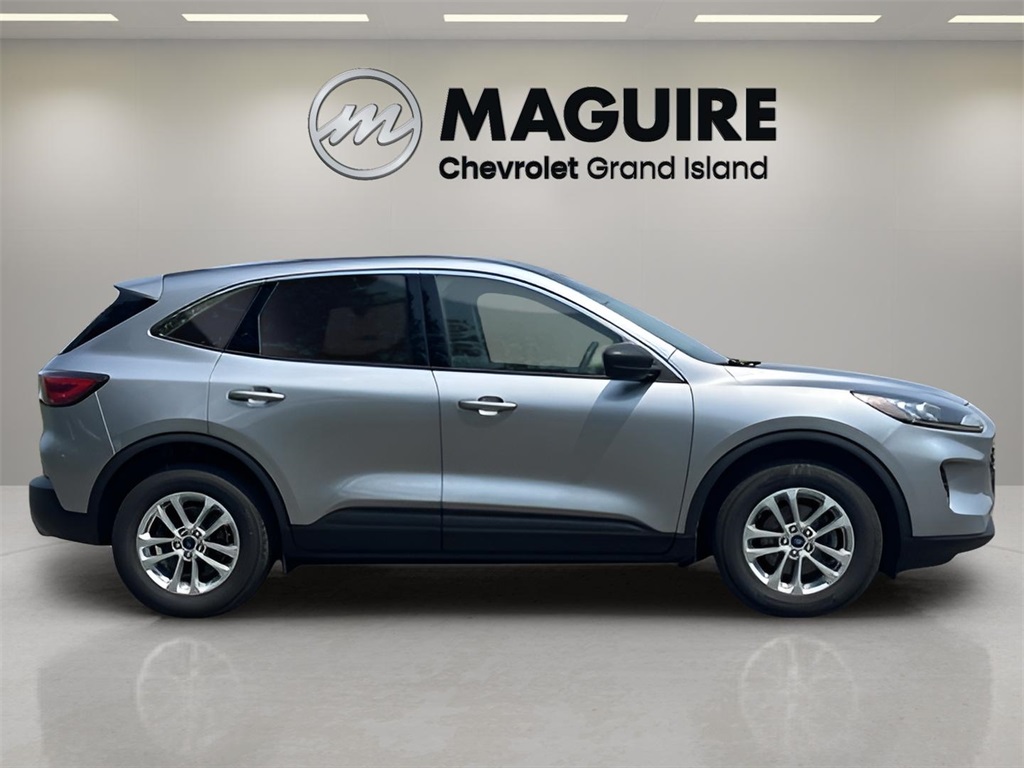 2022 Ford Escape SE photo 2