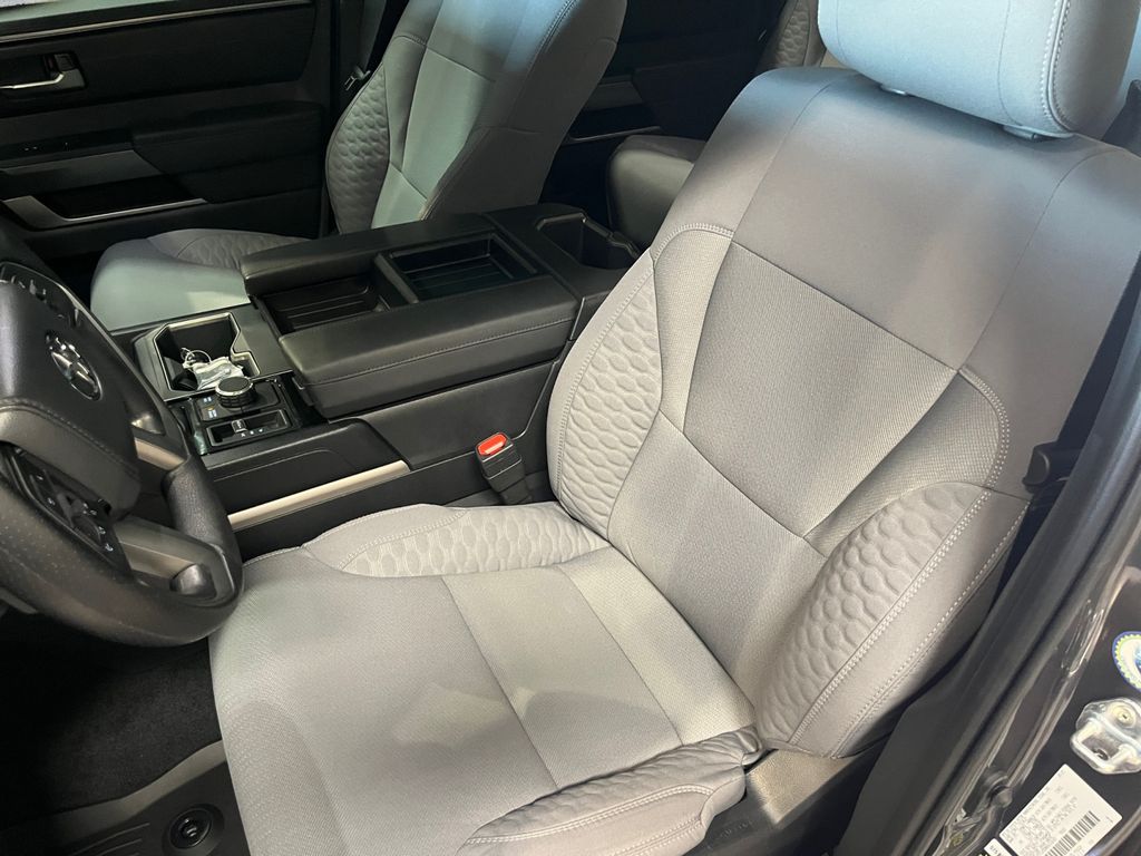 2025 Toyota Tundra SR5 photo 8