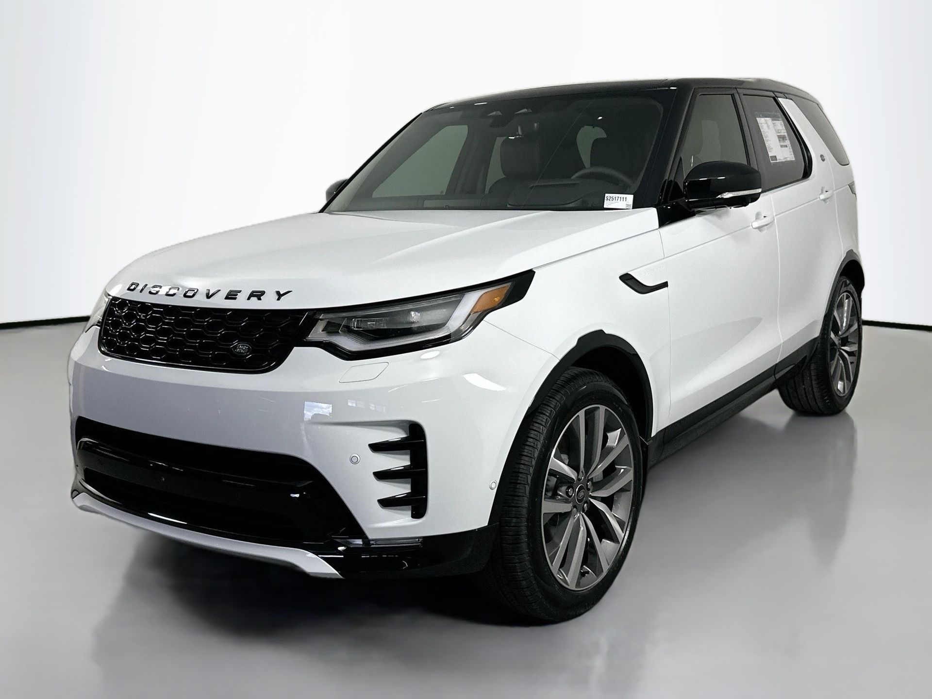 2025 Land Rover Discovery Dynamic SE's photo