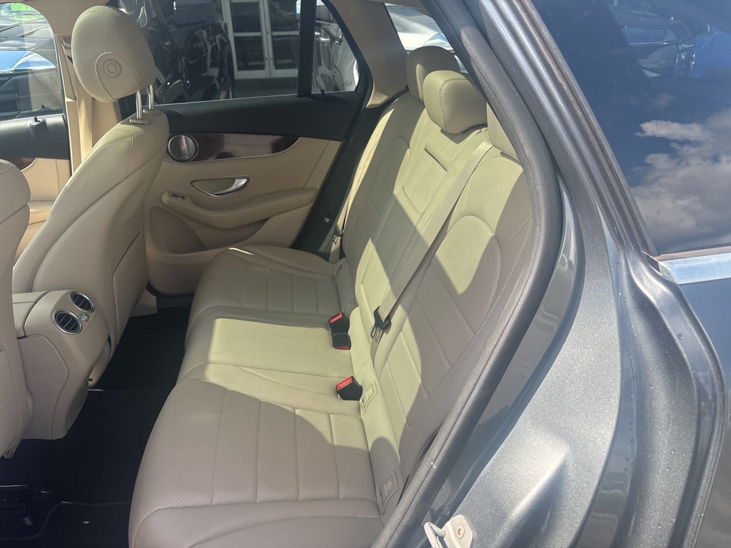 2016 Mercedes Benz GLC 300 4MATIC photo 11