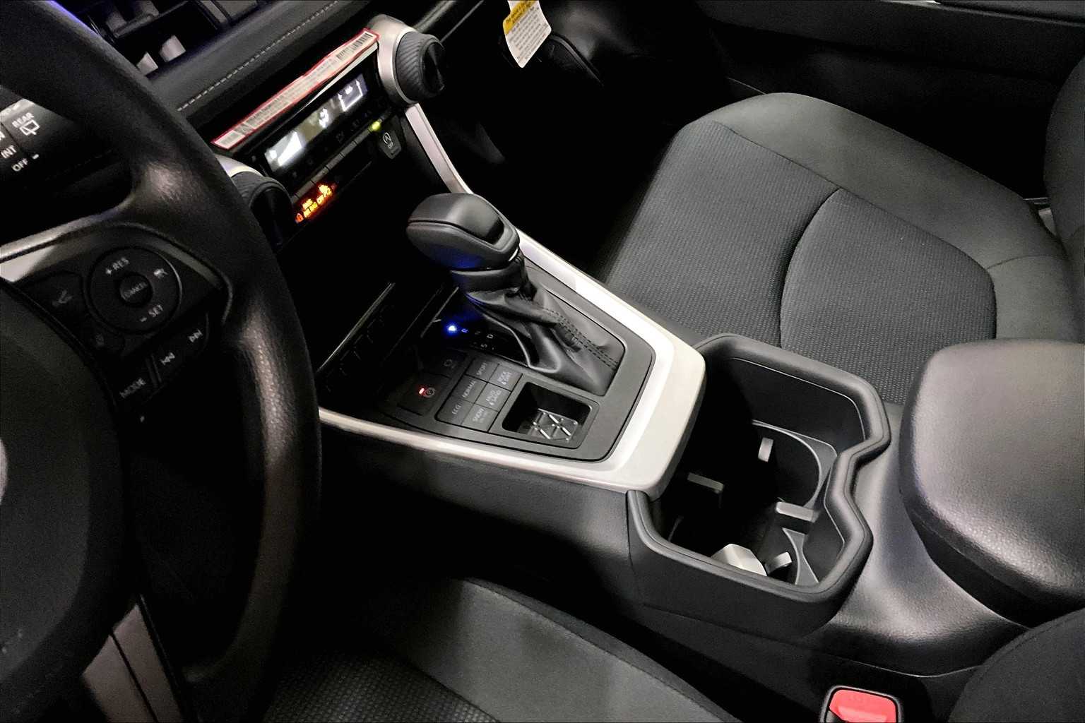 2025 Toyota RAV4 LE photo 7